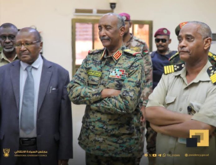 البرهان يتفقد مطار الخرطوم 