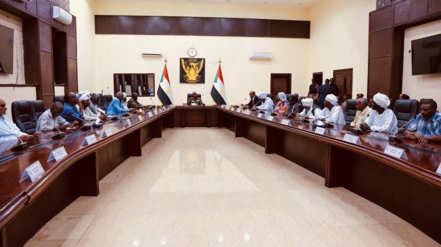 البرهان يوجه بصرف متأخرات خمسة شهور للمعلمين بالخرطوم