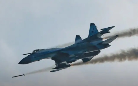 غارات جوية تستهدف مواقع قادة المليشيا بنيالا