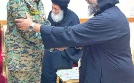 البرهان يزور كنيسة العذراء ويهنئ المسحيين بعيد القيامة