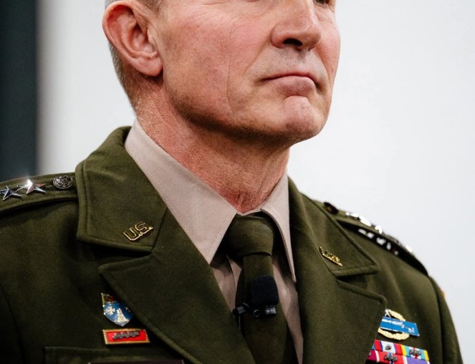 إقالة رئيس أركان الجيش الأميركي