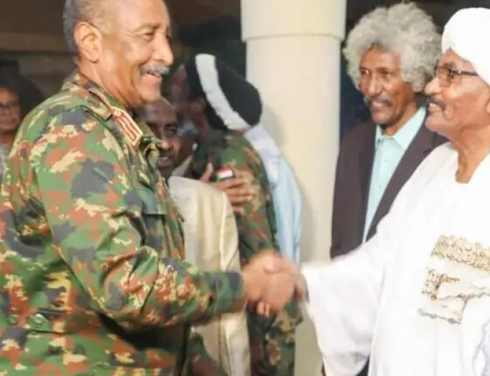 حذر من الأخبار الكاذبة...البرهان: "ماعندي صفحة في الفيس بوك" 