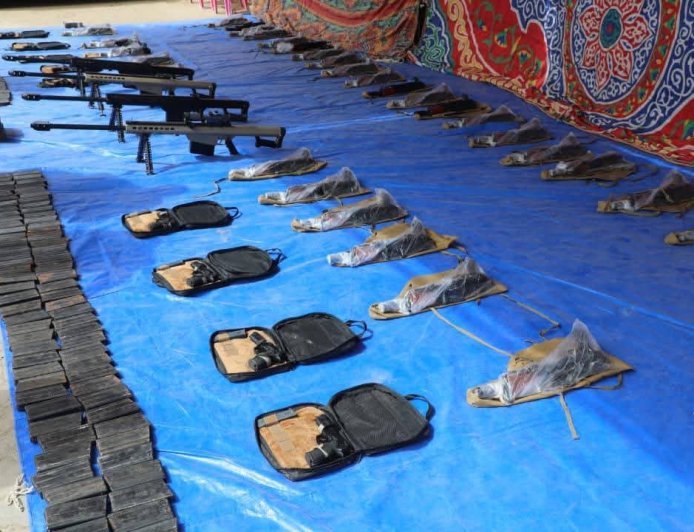 ضبط أسلحة وذخائر بحوزة متهمين أجانب بالبحر الأحمر