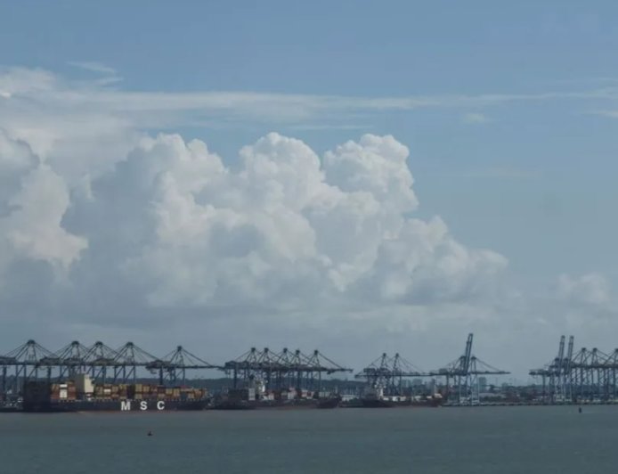 عقب الهجوم على سفينتين في مضيق هرمز...الهند تستدعي سفير إيران 