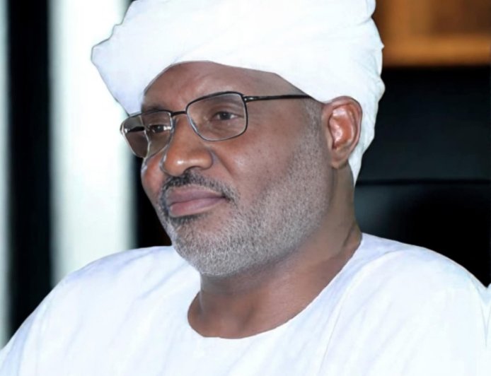 عبد الماجد عبد الحميد يكتب...ثقة الشعب في قيادة الجيش لايعني منحها شيكاً علي بياض لتشكيل المشهد السياسي