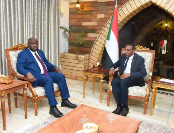 رئيس الوزراء يطلع على خطة وزارة المعادن للحد من تهريب الذهب