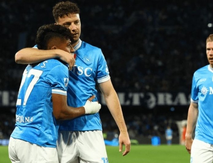 نابولي يؤجل تتويج إنتر بلقب "الكالتشيو" الإيطالي 