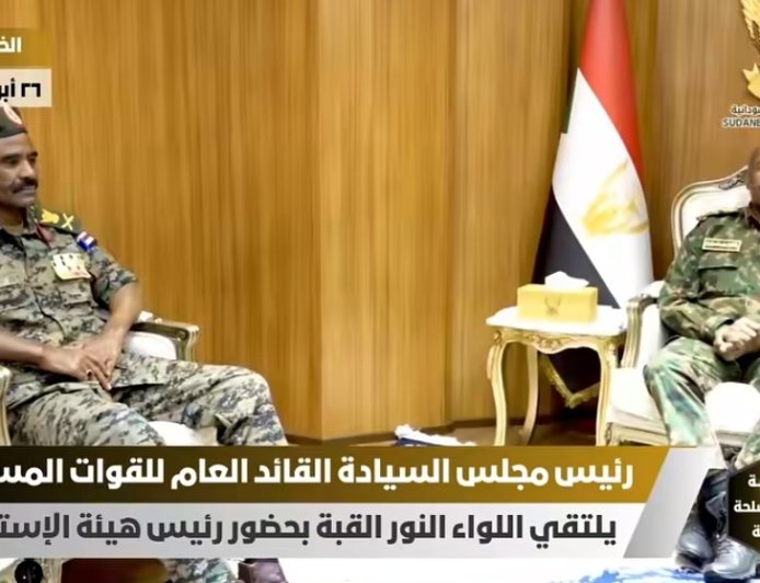 بحضور رئيس الإستخبارات العسكرية...البرهان يلتقي النور القبة بالخرطوم 