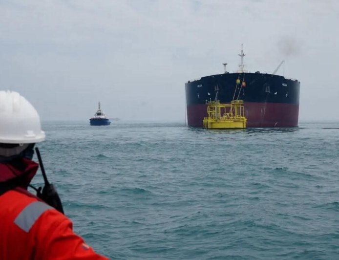 بعد إغلاق مضيق هرمز.. مئات السفن وأكثر من 20 ألف بحار عالقون في مياه الخليج