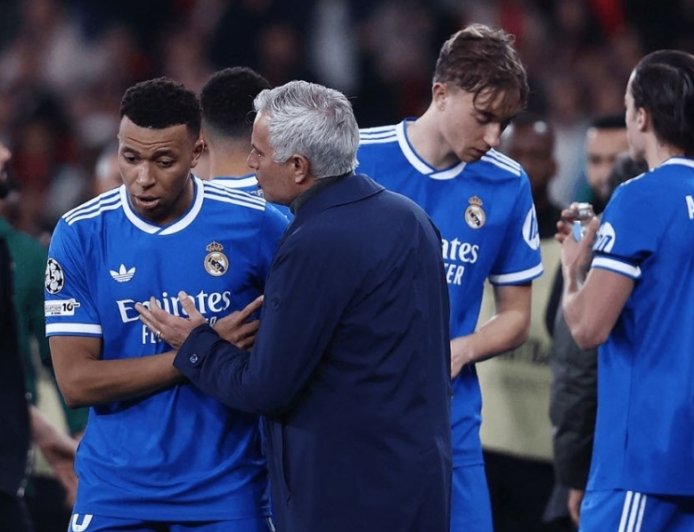 اهتمام بيريث بالسبيشل وان.. هل يعود مورينيو إلى ريال مدريد؟ 