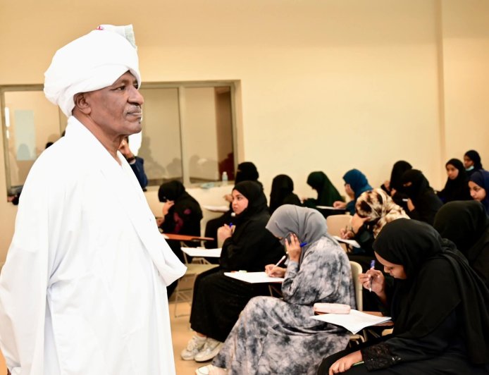 (2175) تلميذاً وتلميذة يجلسون لامتحانات الشهادة المتوسطة بمركز جدة بالسعودية   