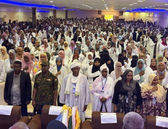 3300 طبيب يؤدون القسم لممارسة المهن الطبية والصحية بالخرطوم   