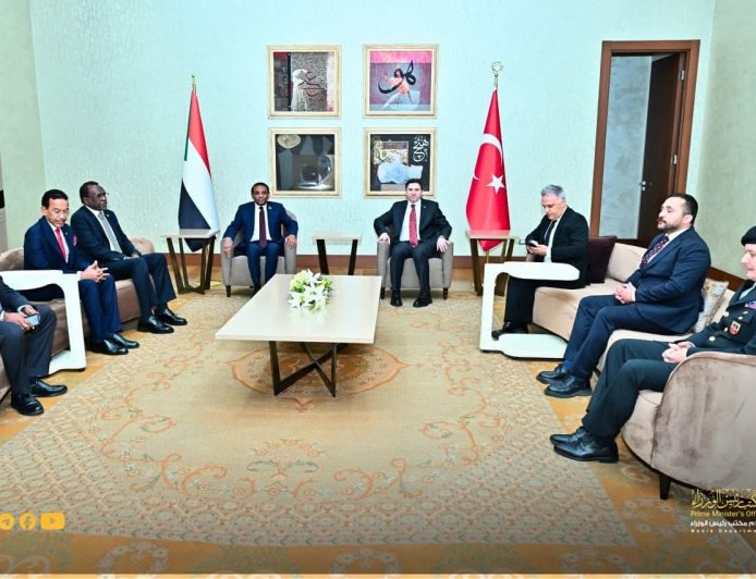 رئيس الوزراء يصل تركيا 