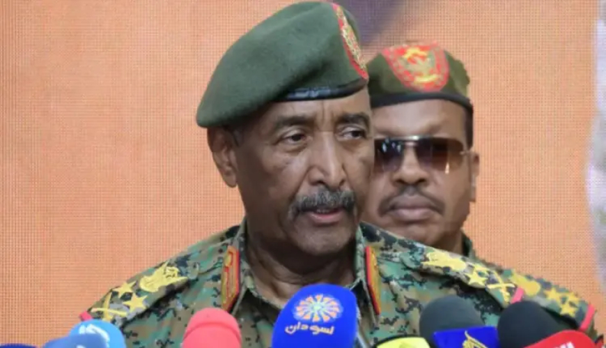 البرهان يؤدي صلاة العيد بالمتمة ويتعهد بدحر التمرد وتطهير كل شبر من البلاد دنسته 
