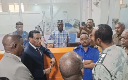 رئيس الوزراء يتفقد مطار بورتسودان
