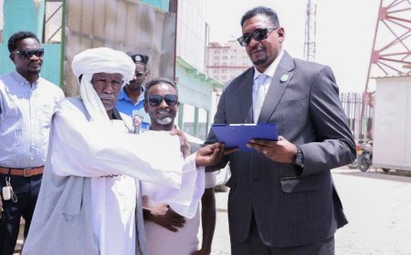 حشد من الصحافيين يسلّم مذكرة احتجاجية للنيابة العامة ببورتسودان 