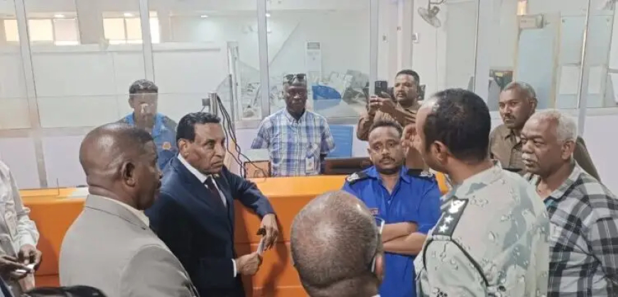 رئيس الوزراء يتفقد مطار بورتسودان