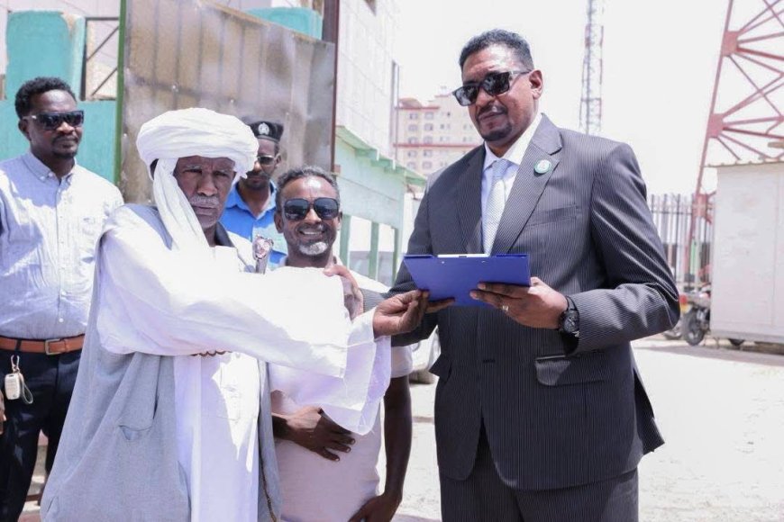 حشد من الصحافيين يسلّم مذكرة احتجاجية للنيابة العامة ببورتسودان 