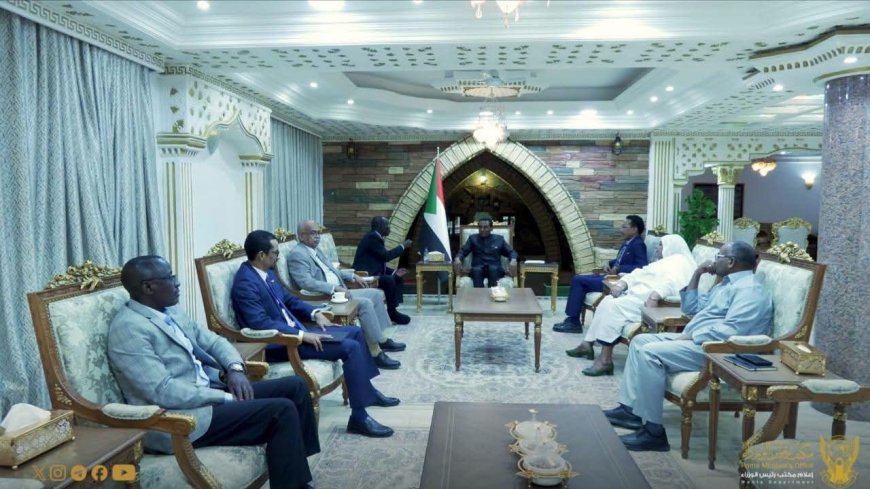 رئيس الوزراء يترأس اجتماعاً لمعالجة التفلت في سعر الصرف ومكافحة تهريب الذهب 