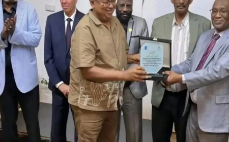 اتحاد الصحفيين السودانيين يكرّم الإعيسر 