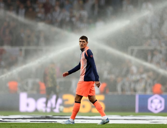 برشلونة يعلن تمديد عقد لاعبه الدنماركي كريستينسن