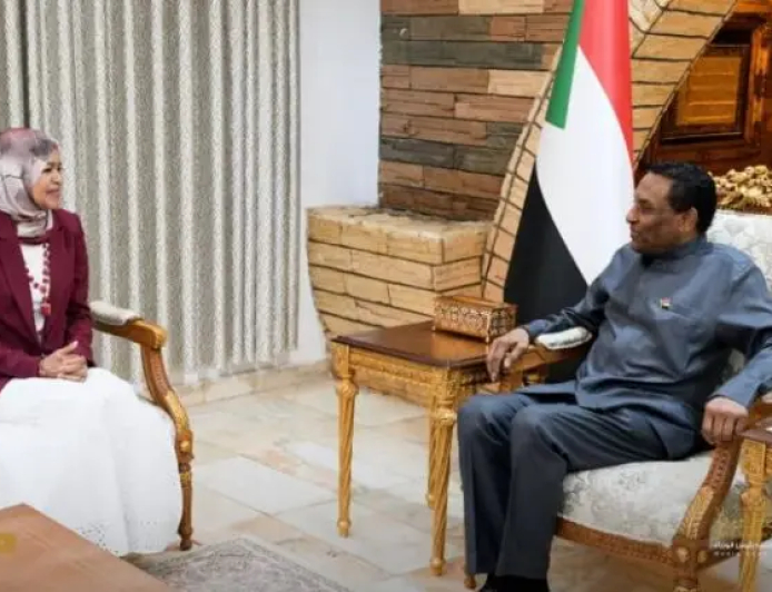 بعد إنجاز ملفات آلاف الأطباء..رئيس الوزراء يعد بدعم المجلس الطبي
