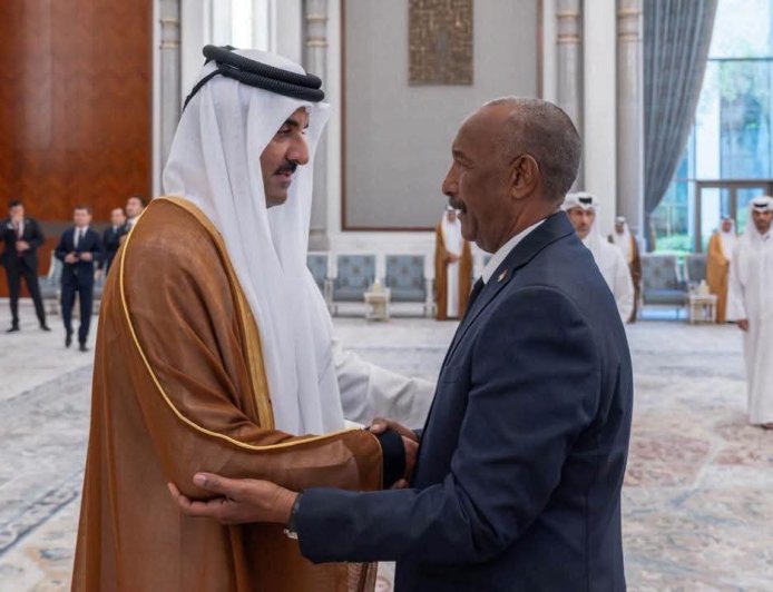 وفد السودان بقيادة البرهان يعزي في وفاة الأمير الشيخ حمد بن خليفة آل ثاني