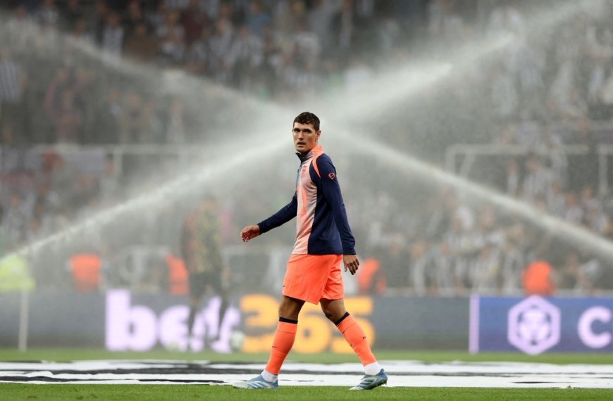 برشلونة يعلن تمديد عقد لاعبه الدنماركي كريستينسن