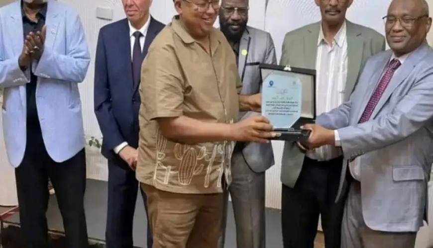 اتحاد الصحفيين السودانيين يكرّم الإعيسر 