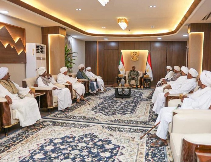 في لقائهم بالبرهان...مشايخ الطرق الصوفية يؤكدون دعمهم للجيش    
