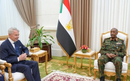 البرهان يلتقي المبعوث الخاص للأمين العام للأمم المتحدة إلى السودان