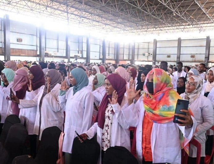 أكثر من(5) كادر طبي يؤدون القسم 