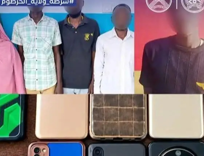 بقيادة إمرأة...توقيف شبكة متخصصة في سرقة الهواتف بامدرمان       