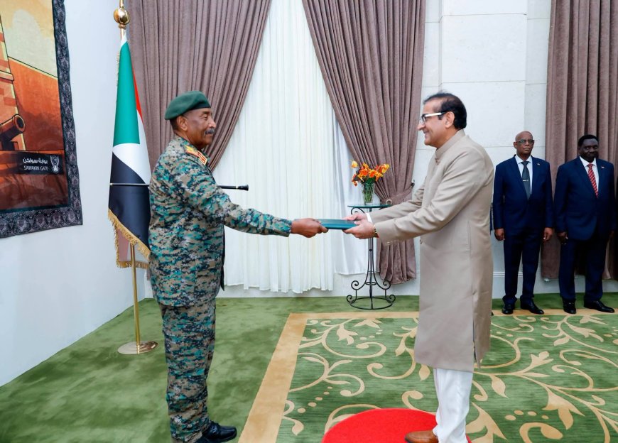 البرهان يتسلم أوراق إعتماد سفير باكستان لدى السودان